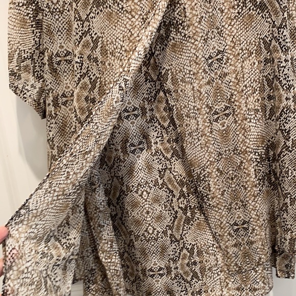 Snake skin print pull over blouse - Picture 4 of 6